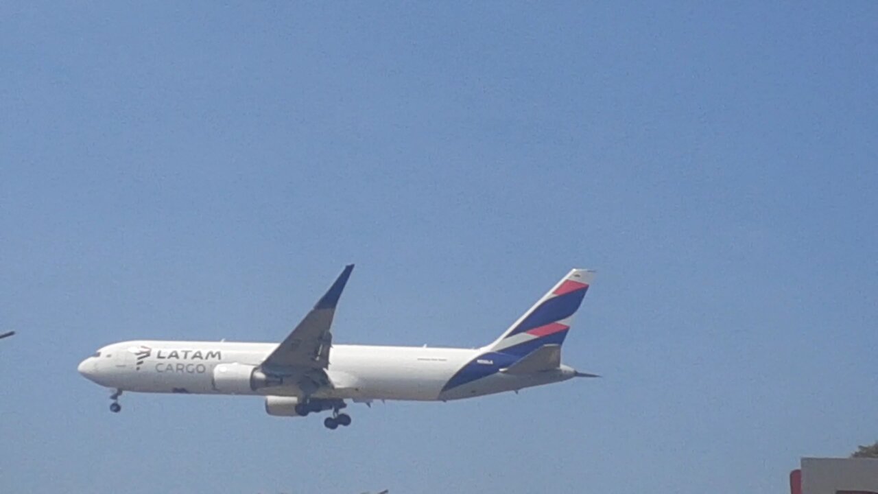 Boeing 767-300ERF N532LA LATAM Colombia Cargo vindo de Miami para Manaus