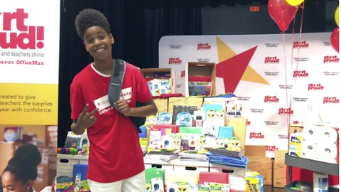 'Lion King' star JD McCrary gives out backpacks to Belle Glade students