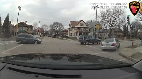 Dash Cam: Milwaukee Police Pursuit of Mercedes-Benz E500