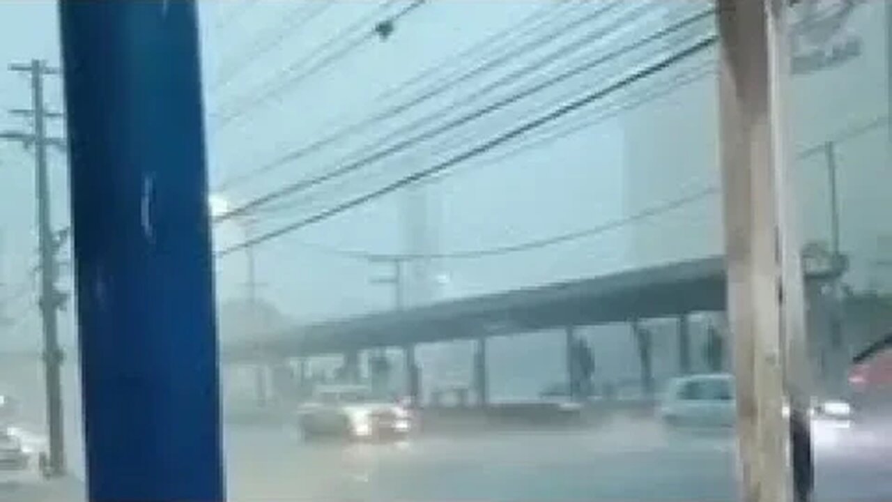 População de Manaus enfrenta transtornos com alagamentos causados por forte chuva; veja video