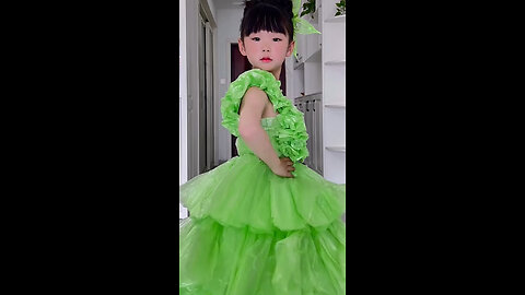 🌟 Little Fashionista Rocks Dresses Made from Plastic Bags! 🛍️👗🥰