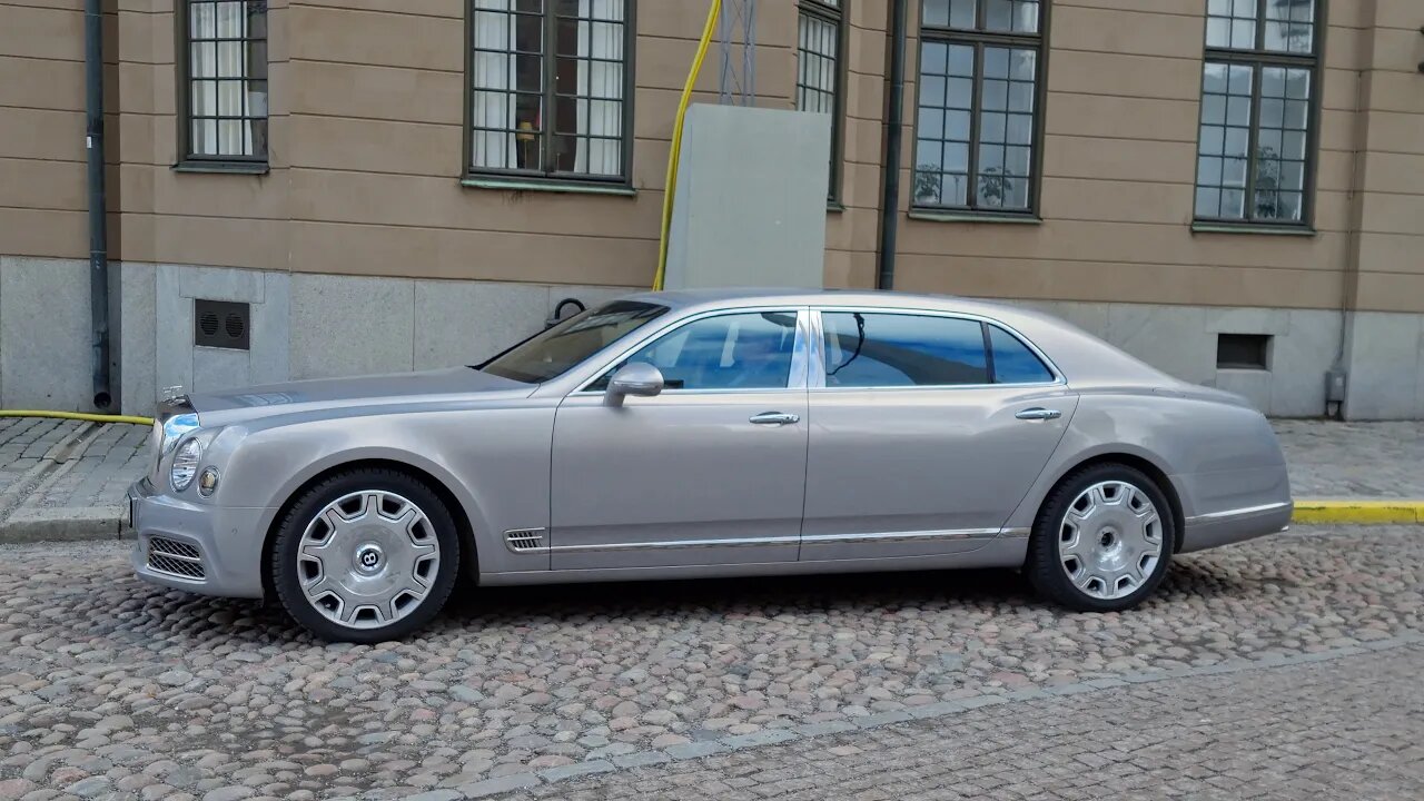 [8k] Bentley Mulsanne EWB at Royal Palace Stockholm, Sweden