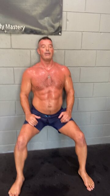 Mobility Monday: Wall Squat & Back Hollow