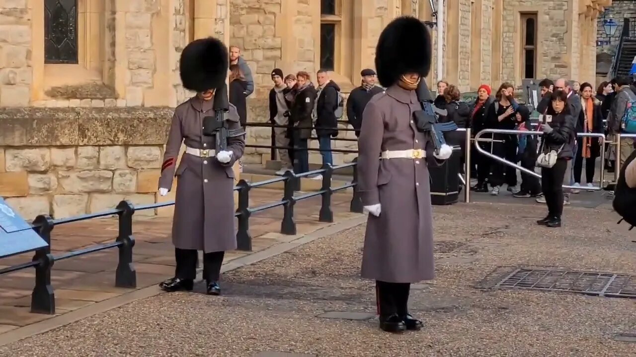 changing of the guards 23 December 2022 #toweroflondon