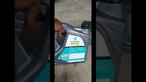 How to Change Engine Oil | Nissan Tiida | Petronas Syntium 800 5w30