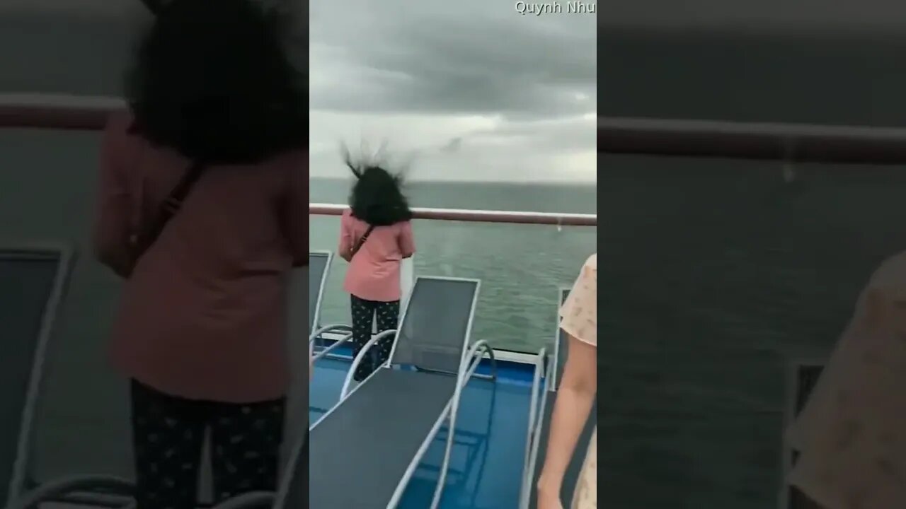 Представляю, что у них в трусах творится.