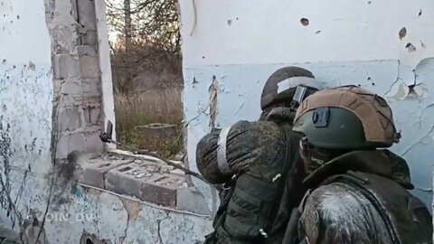 Ukraine war: Russian soldiers use a mirror to try and visualize their enemy