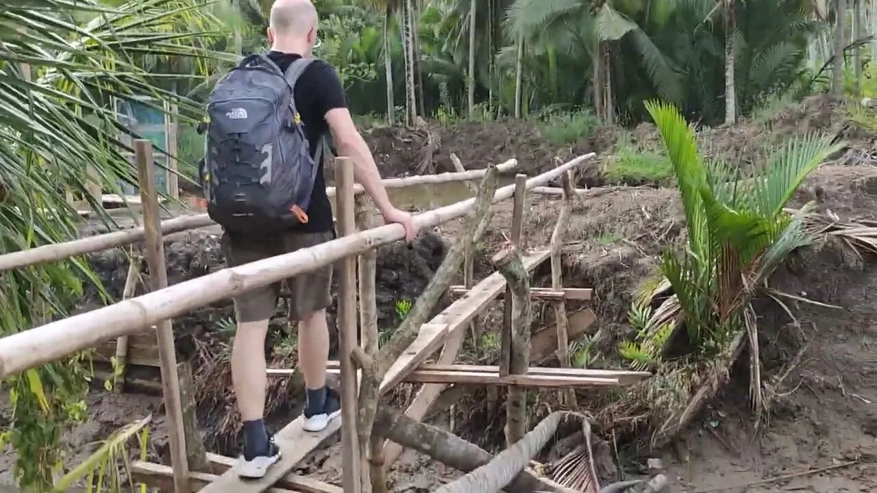 Trying Out the Bamboo Bridge | Quite Unsafe | A Foreigner in the Philippines | Foreigner in Province