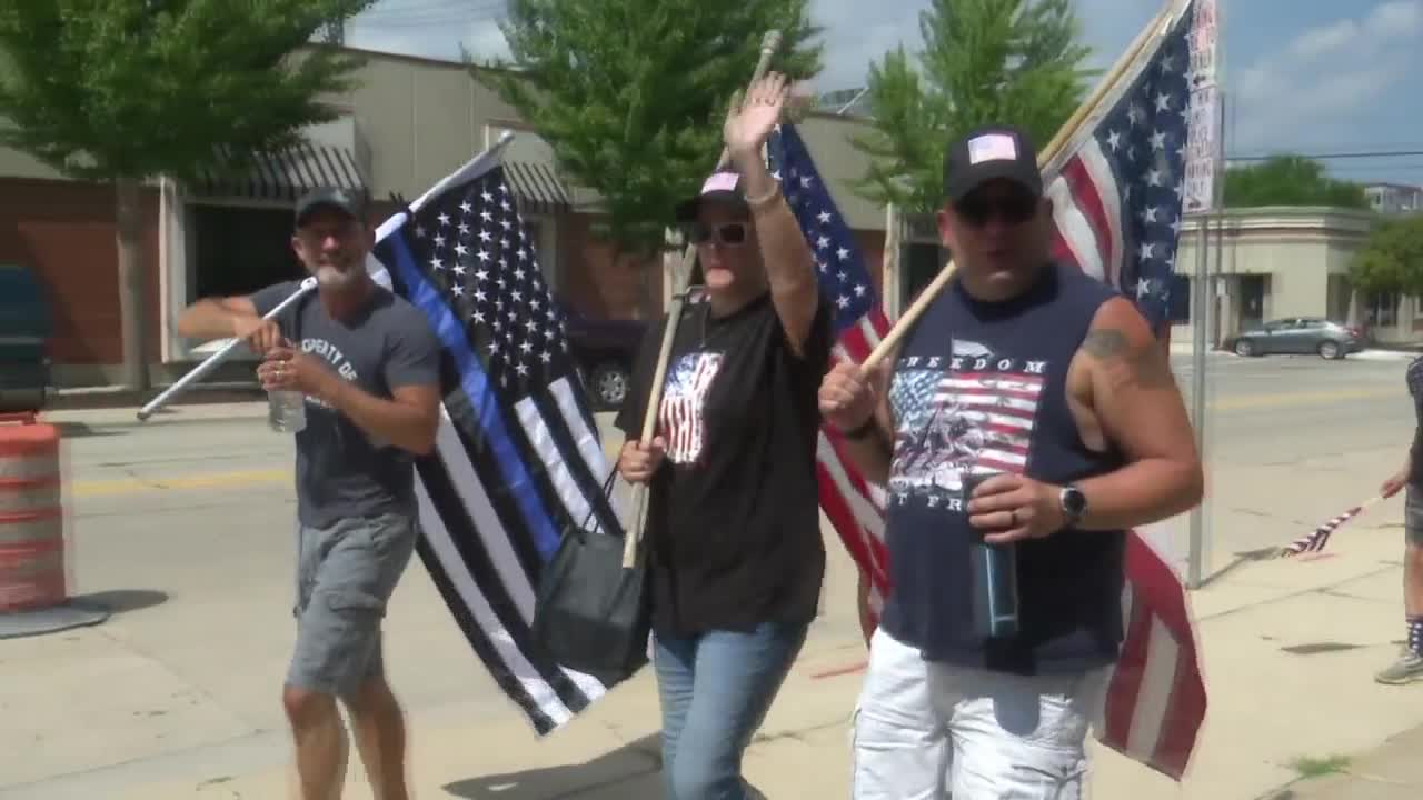 "Back the Blue" supporters rally around Green Bay Police Department