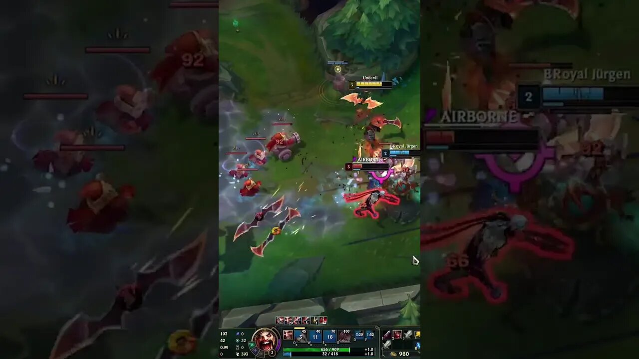 WHAT IS HAPPENIG - THIS GUY HITS EVERY HOOK - DRAVEN & THRESH #draven #leagueoflegends #shorts