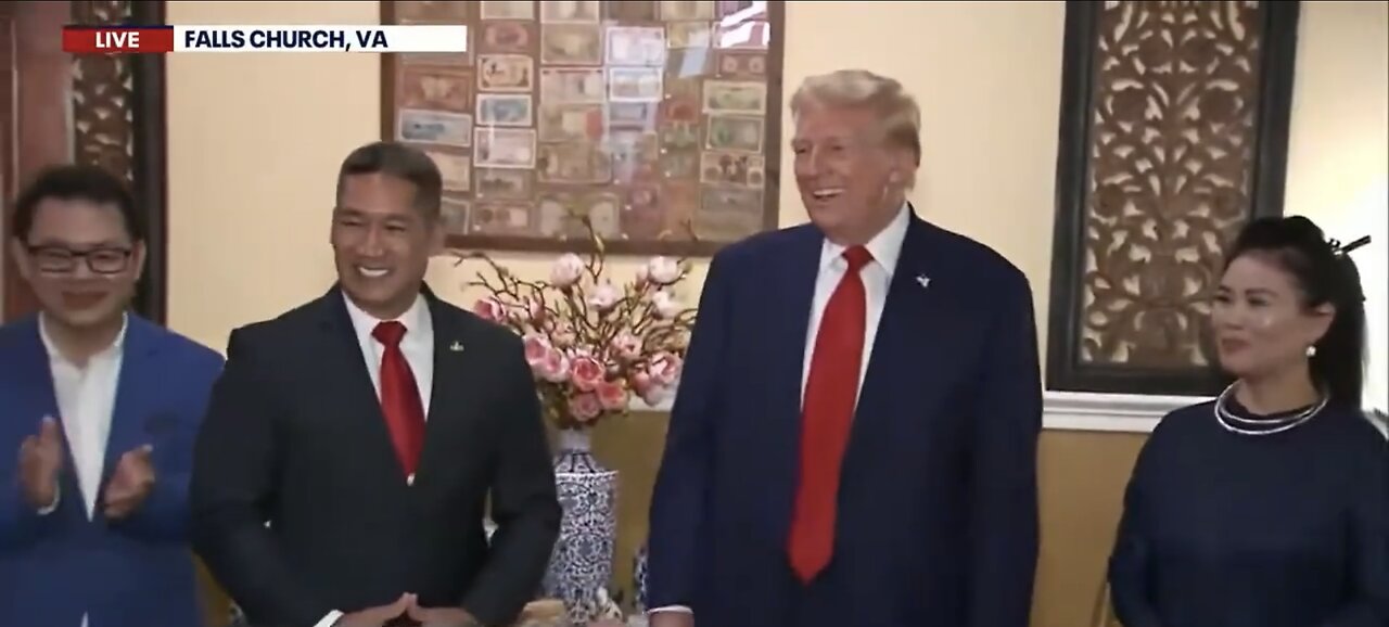 TRUMP❤️🇺🇸🥇🪽STOPS AT POPULAR🤍🇺🇸🏅🪽VIETNAMESE RESTAURANT IN VIRGINIA💙🇺🇸🏅🪽🏪⭐️