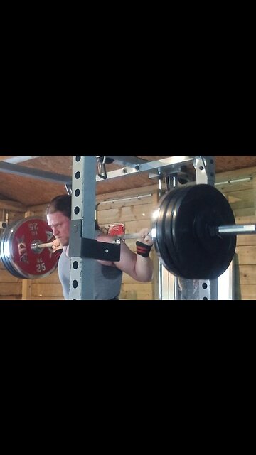 EASY 155 kgs x 2 Paused Squat. Coming back strong!