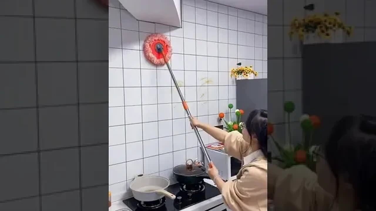 Clean in a Spin: 360° Mop Magic!