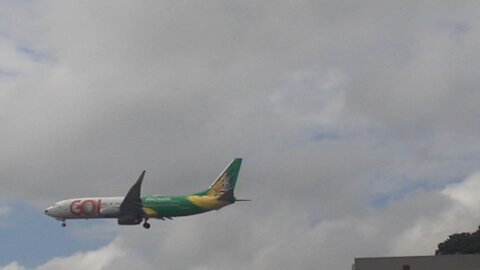 Boeing 737-800 PR-GUK na final antes de pousar em Manaus vindo de Fortaleza