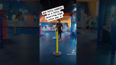 When a woman is in her full feminine 👑