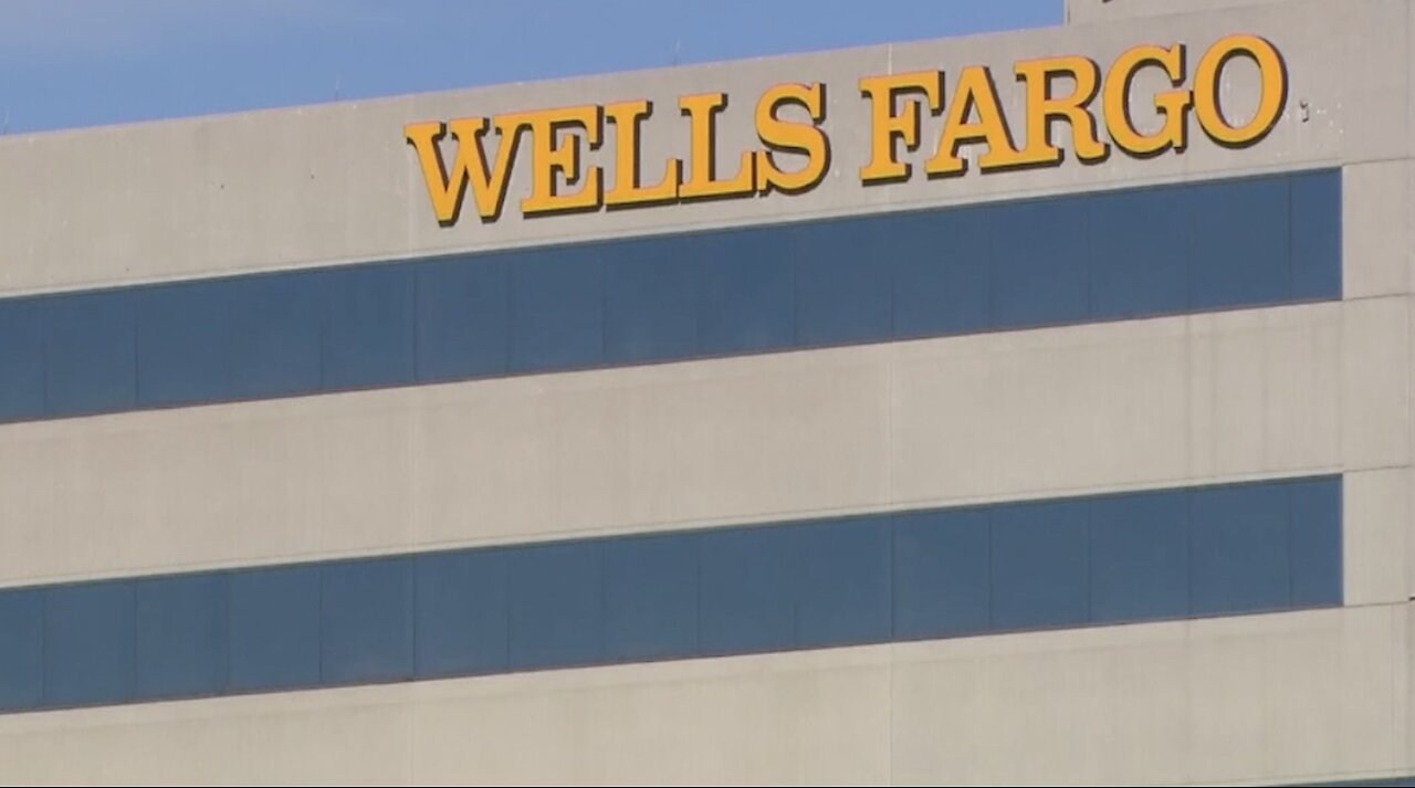 Valley customers voice concerns over missing deposits from Wells Fargo