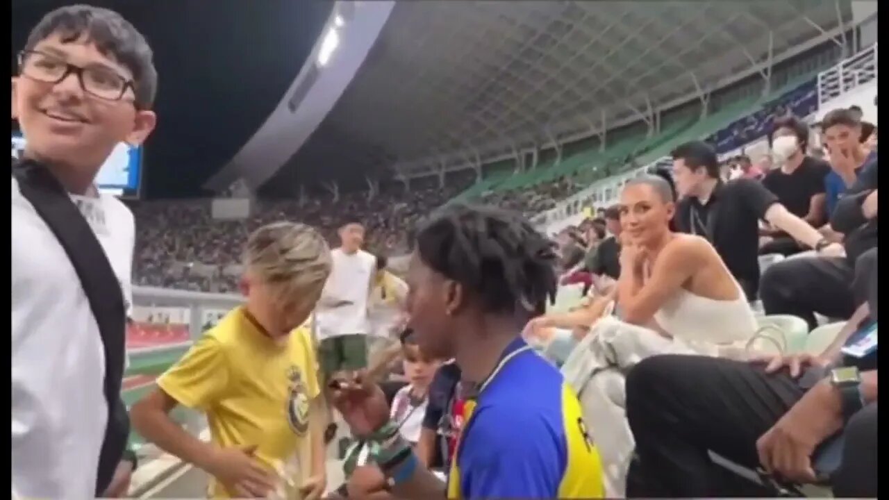 Fans meet Speed and Ignore Kim Kardashian 😂 (ishowspeed)