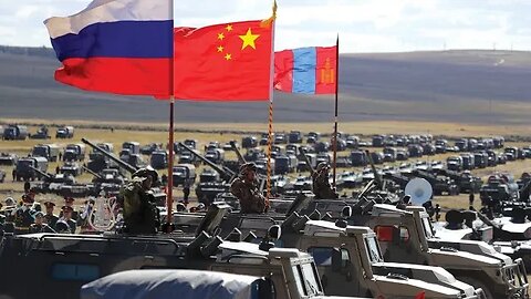 O desfile militar sino-russo é forte e a música de alerta vermelho é dominadora.
