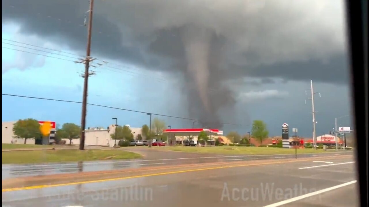 Devastating Tornado Rips Through Kansas