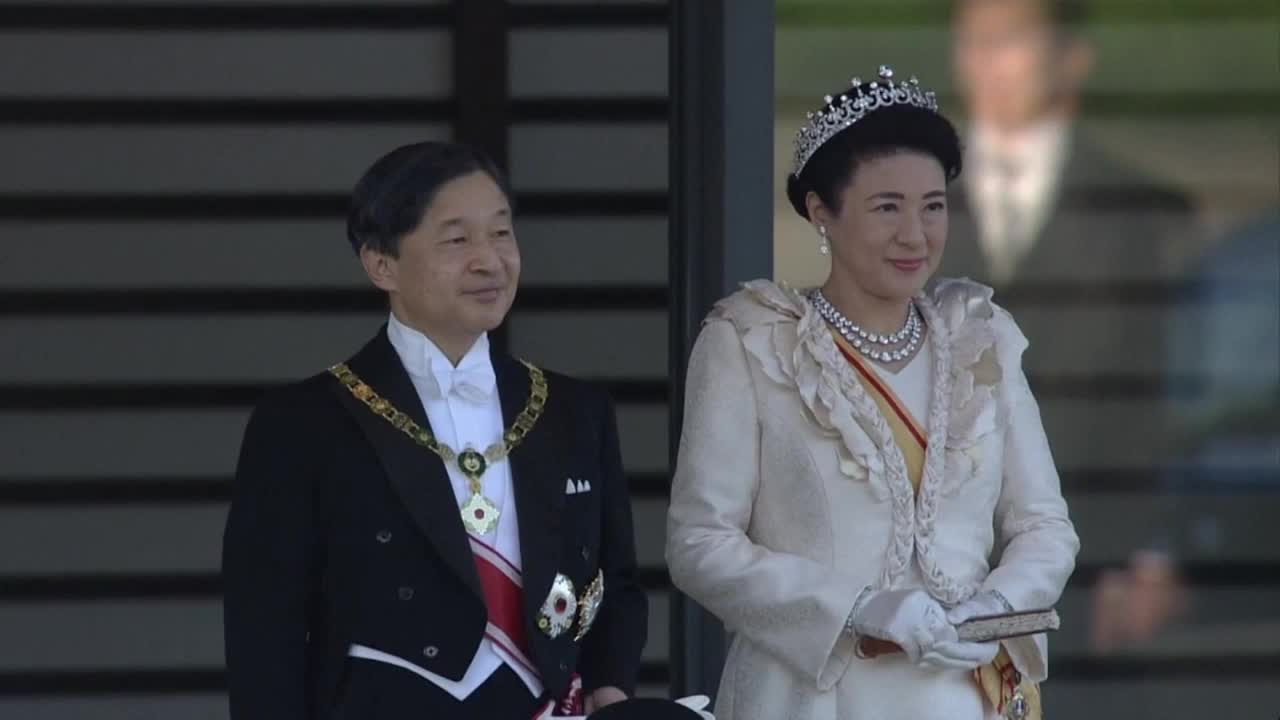 Japan emperor to greet public in parade marking enthronement