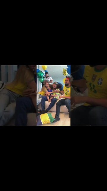 Everton Ribeiro comemorando a convocação para a Copa do Mundo