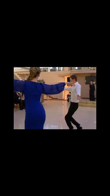 Шикарная Чеченская девушка танцует на свадьбе! 2023.