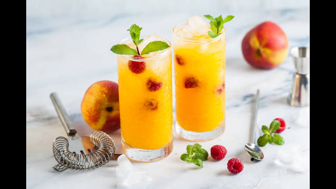 How to Make a Sparkling Peach Bellini Mocktail