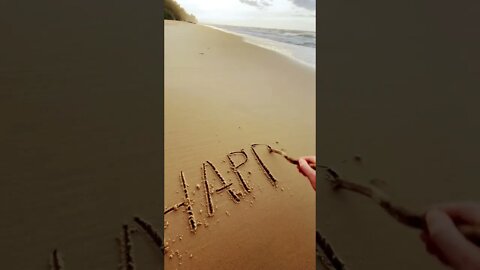 The beach writer #happy