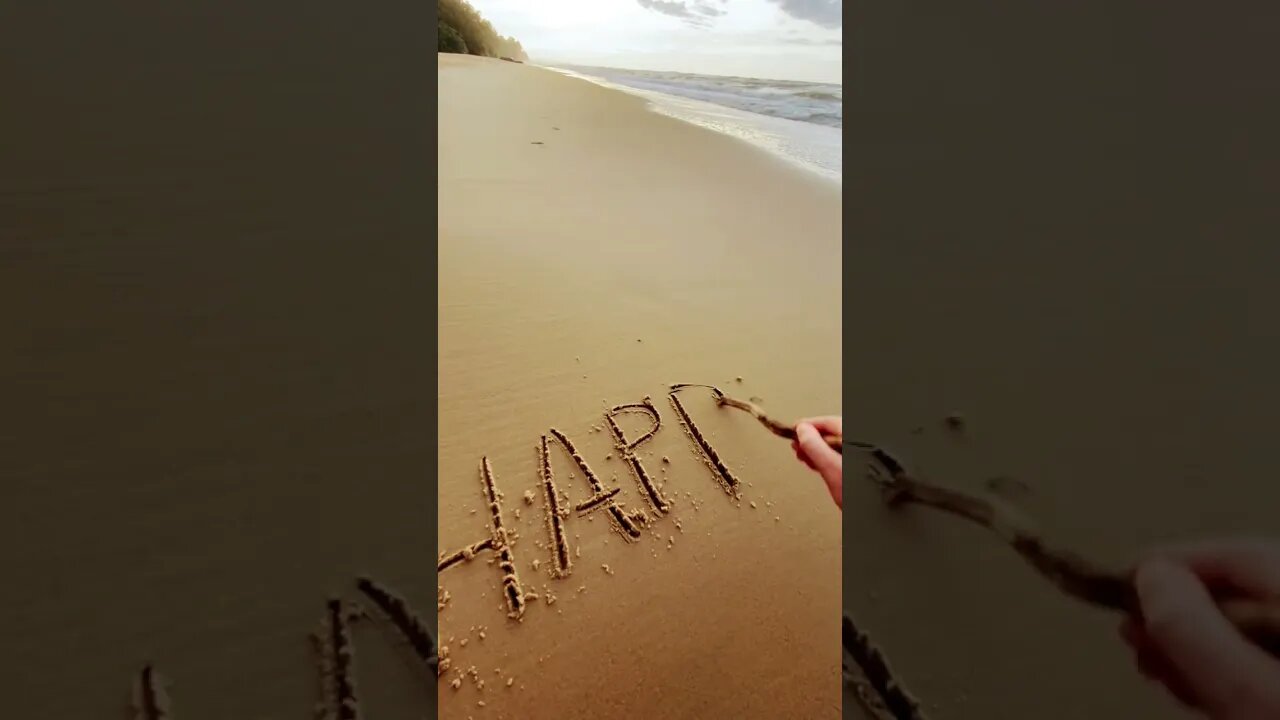 The beach writer #happy