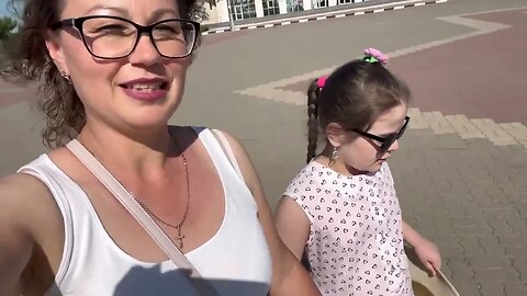 Устроили отдых в день защиты детей/ Оля на встрече с Хельгой Патаки