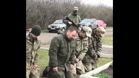 Ukrainian soldiers who voluntarily surrendered apologize to Donbass in front of a memorial in the village of Vidnoye