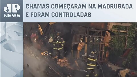 Incêndio em comunidade na Zona Leste de SP deixa 50 casas destruídas