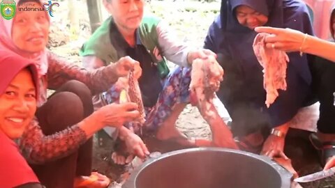 TRADISI ADAT BUDAYA GOTONG ROYONG HARI BEMASAK PERSEDEKAHAN HAJATAN PERNIKAHAN DI DESA PENGANDONAN