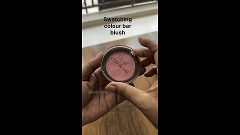 Swatch & review of #colourbar cheek illusion #blush 013 rosey peach #swatchparty #beautopia #swatch