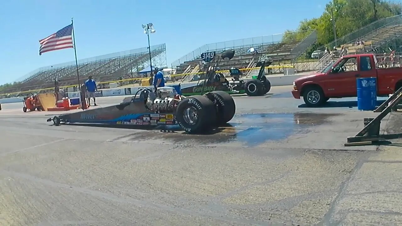 Dragsters about to make some noise