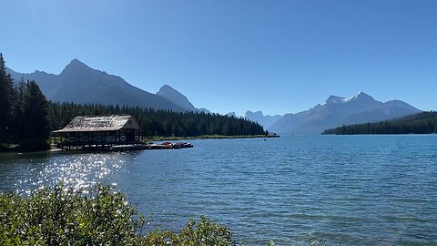 lake minnewanka