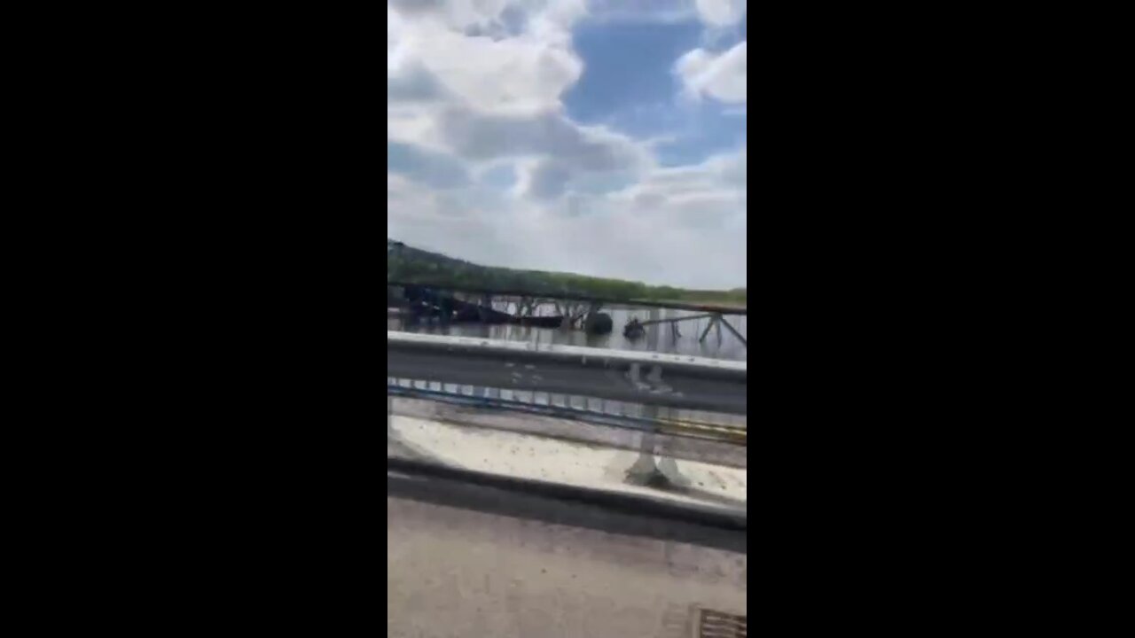 Ukrainian Armed Forces blew up the railway bridge across the Seversky Donets, trying to slow down the advance of Russian troops on Slavyansk