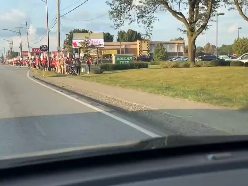 Teacher's strike in Columbus Ohio ✊🏽🔥🔥🔥 #WorkersUnite #TeachersStrike #GeneralStrike