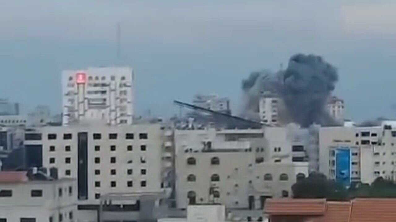 2 Palestinian residential towers in Gaza collapse in synchronisation as a result of Israeli strikes