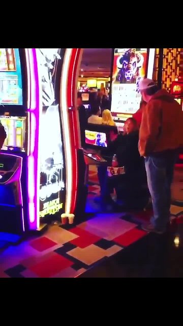 CHECK THIS OUT: Blake Shelton surprises fan in Las Vegas