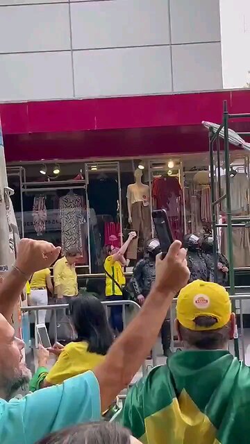 Momento em que o Pablo Marçal é barrado no trio elétrico do Silas Malafaia...