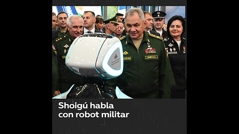 Nuevo robot militar conversa con el ministro de Defensa ruso