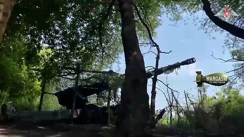 Russian Msta-B towed howitzer crew in action in Kupyansk