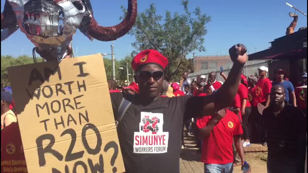 Thousands of workers gather in central Johannesburg for Saftu march (ny3)