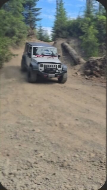 Hold On Tight! 😬 Jeep Wrangler takes on the steep slope!