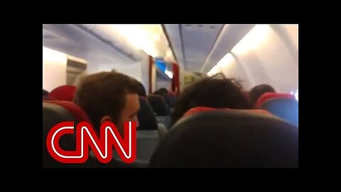 Pilot of shaking plane asks passengers to pray (2017)