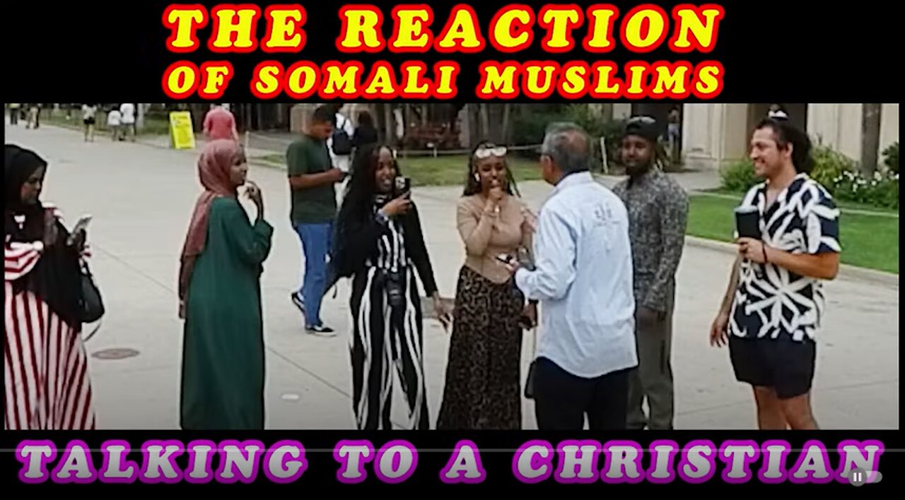 The reaction of Somali Muslims talking to a Christian./BALBOA PARK