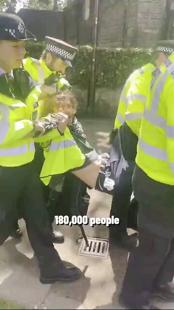 🇬🇧 They call the UK a "Democracy" Does this look like a Democracy?