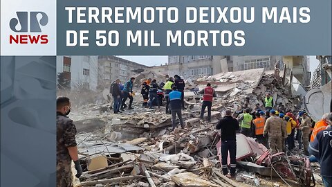 Turcos protestam contra resposta do governo ao terremoto