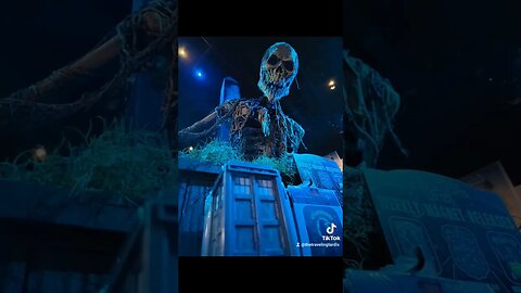 🎃 #TARDIS VS #HALLOWEEN #HORROR NIGHTS #HHN32 #HHN #DOCTORWHO #UNIVERSALORLANDO #SHORTS #SUBSCRIBE
